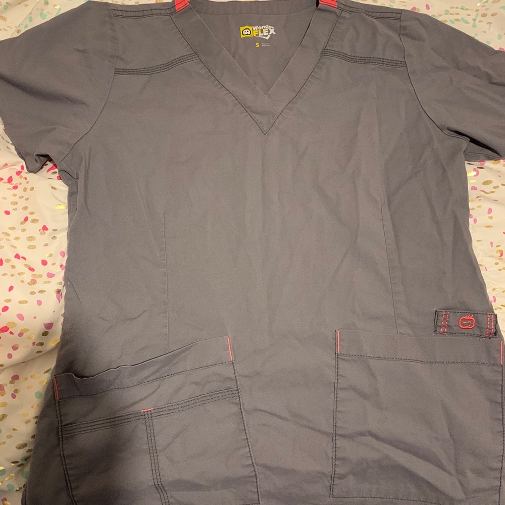 Wonder flex scrub top